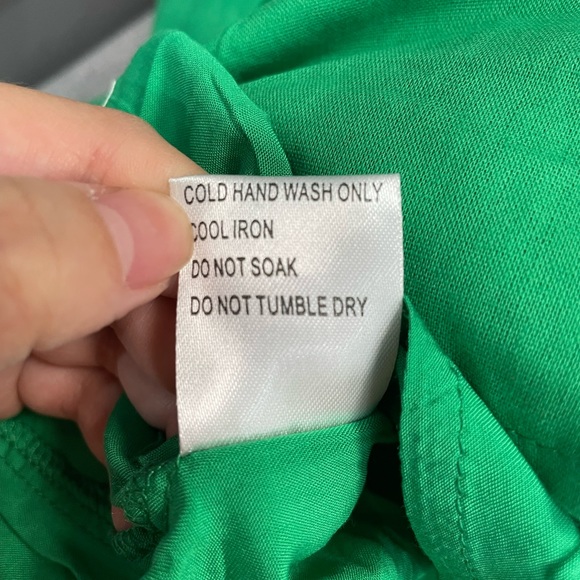 ALIVE GIRL Green maxi open back dress with puffy sleeves - Picture 4 of 9